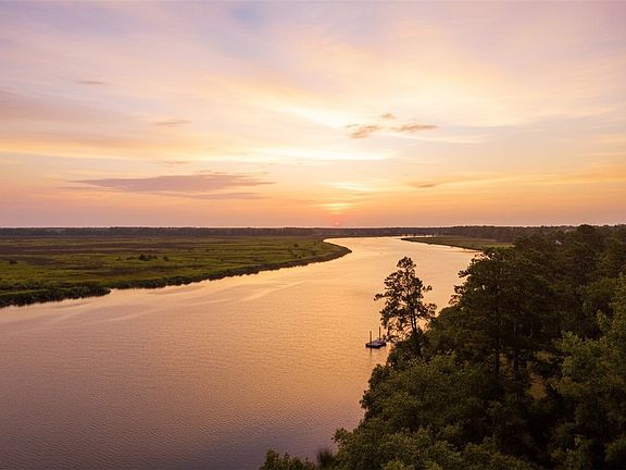 Waterfront & Coastal Living, Georgia — Marsh, river and deep-water homes across the coast. Homes for sale with Val Burnett, The People's Agent.